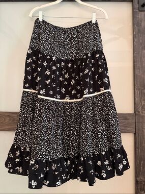 $236 msrp Sweet Baby Jamie x RTR Black & Cream Floral Tiered Midi Skirt size M